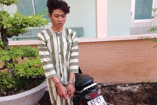 Cướp tiệm vàng vì bị bạn gái chê nghèo