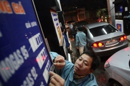 Hôm nay, giá xăng sẽ xuống mức 14 nghìn đồng/lít?