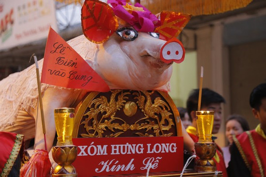 Tưng bừng lễ hội rước "ông lợn" ở La Phù
