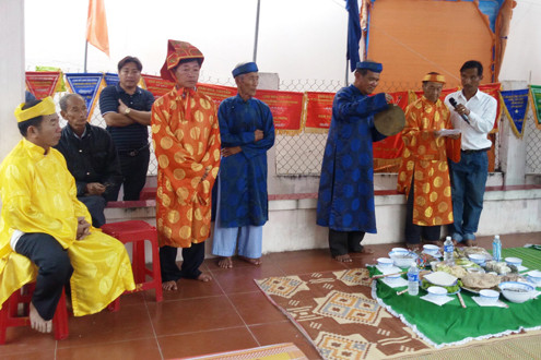 Ngư dân miền Trung tưng bừng lễ hội cầu Ngư