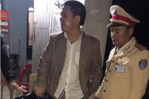 Bắt giữ tài xế vận chuyển heroin bằng ô tô con