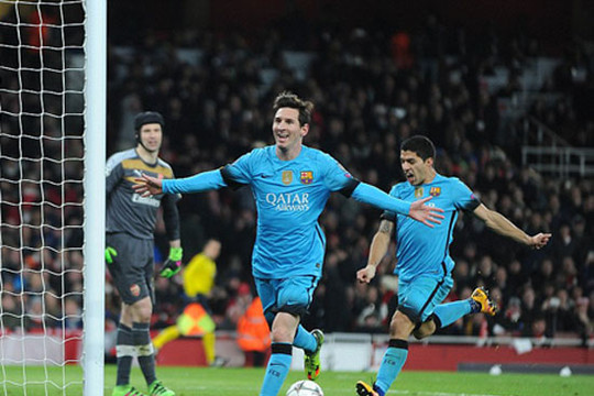 Arsenal bại trước Barca, Juve cầm hòa Bayern Munich