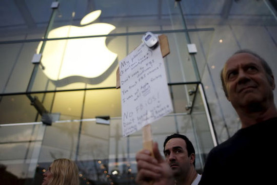 Tin tức kinh tế 26/2: Apple đâm đơn phản đối Bộ Tư Pháp Mỹ và FBI