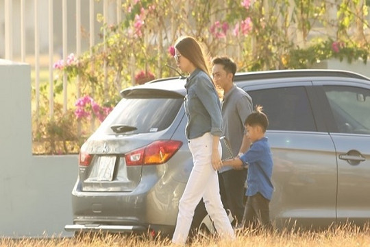 Hồ Ngọc Hà, Cường đô la dắt tay Subeo đi chơi giữa tâm bão