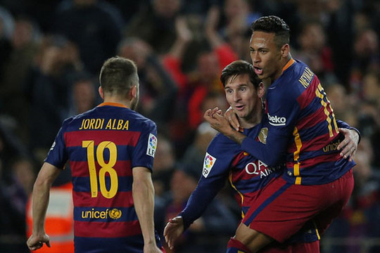 Thắng Sevilla, Barca hất Real ra khỏi cuộc đua vô địch