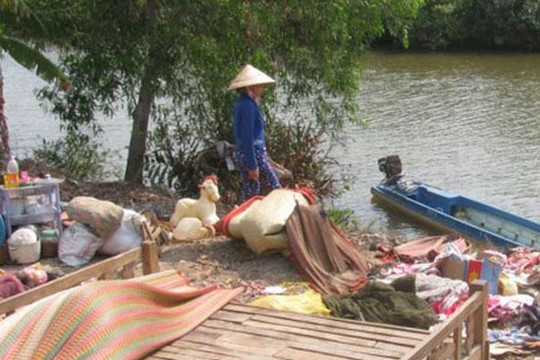 Đồ đạc trong nhà tự bốc cháy khiến người dân hoang mang