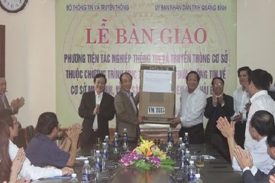 Quảng Bình: Bộ TT&TT bàn giao phương tiện tác nghiệp thông tin và truyền thông