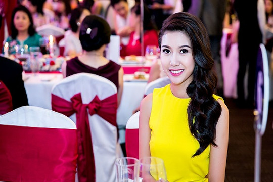 Thúy Vân lọt top 10 gương mặt trẻ tiêu biểu của Diễn đàn nữ lãnh đạo 2016