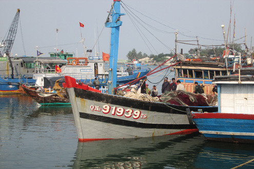 Tàu hải cảnh Trung Quốc cướp phá tàu ngư dân
