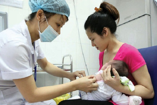 Nghẽn mạng đăng ký vắc xin “5 trong 1”