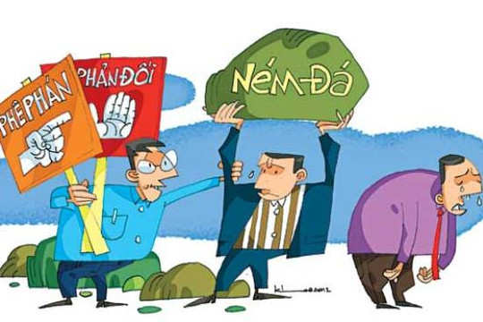 “Ném đá hội đồng” thời công nghệ