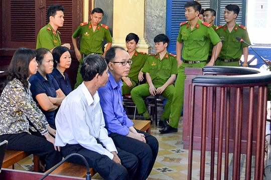 Tham ô hơn 20 tỷ đồng để xuất ngoại… cá độ đá gà