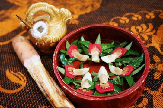 Nhai trầu, thủ phạm bí ẩn của bệnh ung thư miệng