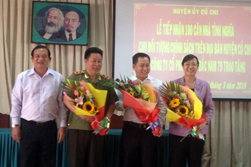 “Hưởng ứng” Bí thư Đinh La Thăng: 100 căn nhà tình thương đến với dân Củ Chi