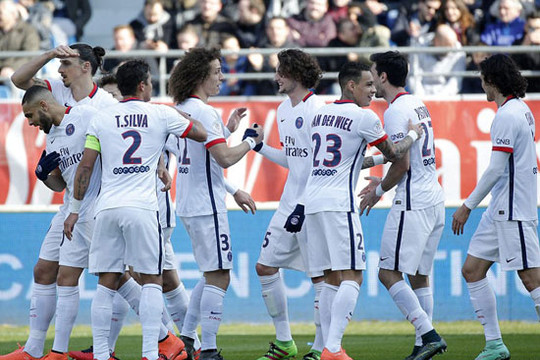 PSG cô đơn trên đỉnh vinh quang