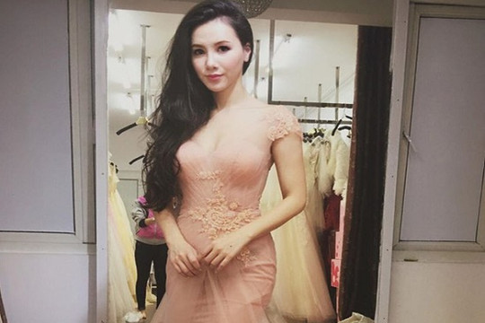 Tin tức giải trí ngày 17/3: MC Minh Hà bất ngờ đi thử váy cưới