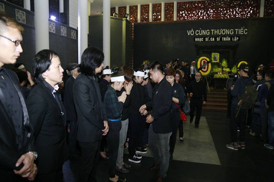 Hàng trăm người đến đưa tiễn nhạc sỹ Trần Lập về nơi an nghỉ cuối cùng
