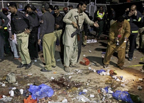 Pakistan: Đánh bom liều chết, hơn 300 người thương vong