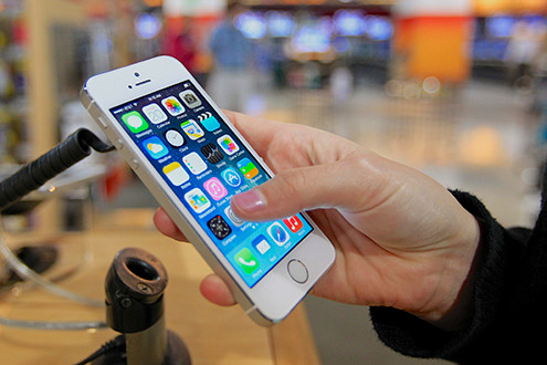 FBI kết thúc kiện Apple vì đã mở khóa được iPhone