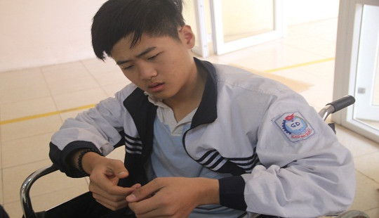 Học sinh lớp 10 nhập viện sau khi lên làm việc với Công an