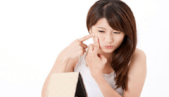 Những thứ làm khuôn mặt nổi mụn mà bạn không ngờ tới
