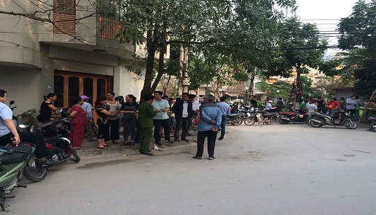 Hà Nội: Chủ quán trà đá bị đâm, gục chết trên vũng máu