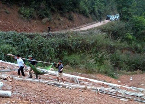 Tin tức giao thông tuần từ 28/3 - 3/4: Xe khách bẹp dúm dưới vực sâu, 11 người thương vong