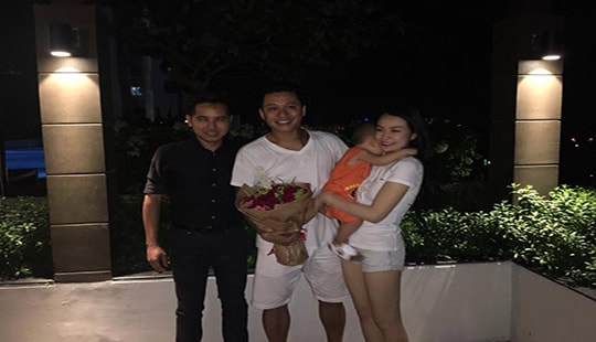 Ảnh hot sao Việt ngày 6/4: Tuấn Hưng kỉ niệm 2 năm ngày cưới