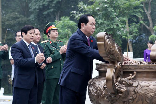 Chủ tịch nước Trần Đại Quang dâng hương tưởng niệm Bác Hồ tại Khu di tích K9