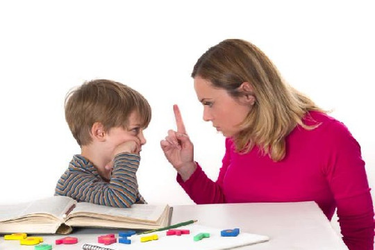 Cha mẹ đừng làm tổn thương con bằng lời nói