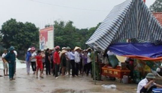 Mang thi thể người chết đi bắt đền con nợ