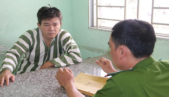 Bị em trai đâm chết vì say rượu quậy phá