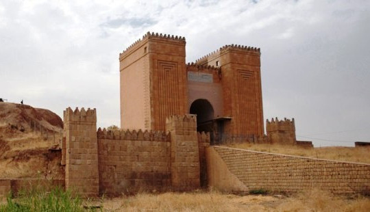 Cổng Trời tại Iraq bị IS tháo dỡ và... đem bán