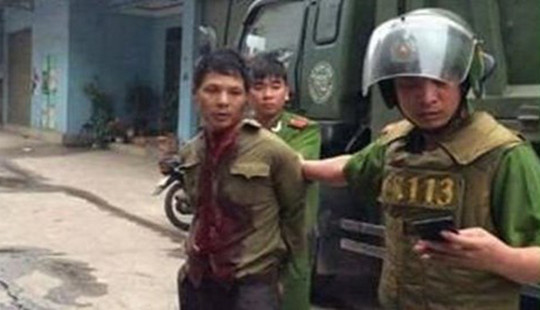 Em trai chém đứt lìa bàn tay chị gái vì không xin được tiền