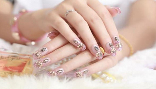 Những mẫu nail mới nhất cho cô dâu ngày cưới