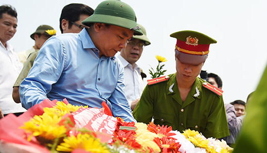 Thủ tướng Nguyễn Xuân Phúc tri ân các Anh hùng Liệt sỹ tại Quảng Trị