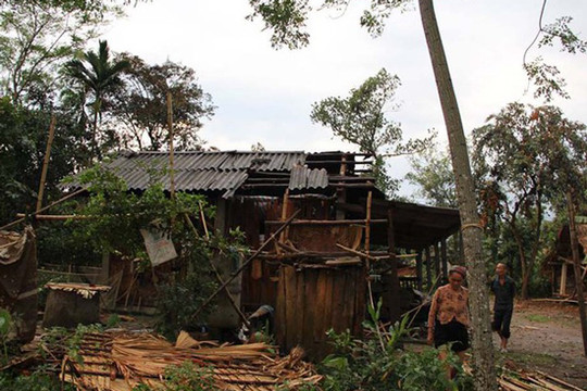Hà Giang: Gió lốc cuốn sập nhà, 1 bé trai tử vong