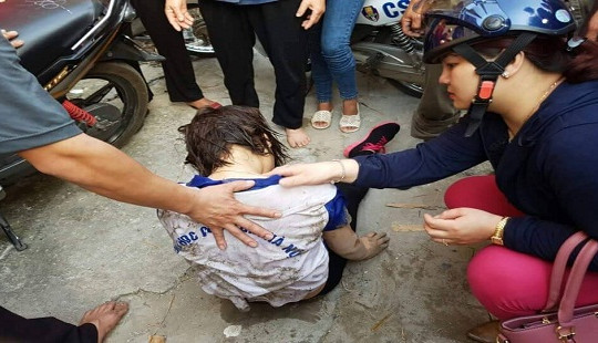 Trưng dụng ca nô cứu vớt cô gái nhảy cầu tự tử