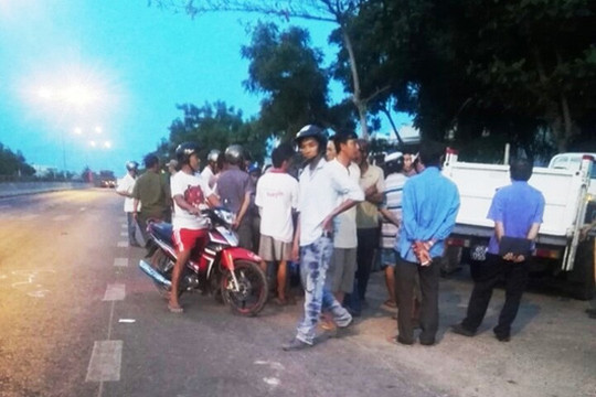 Tin tức giao thông 24h: Đầu trần chạy trốn công an, 3 người nguy kịch