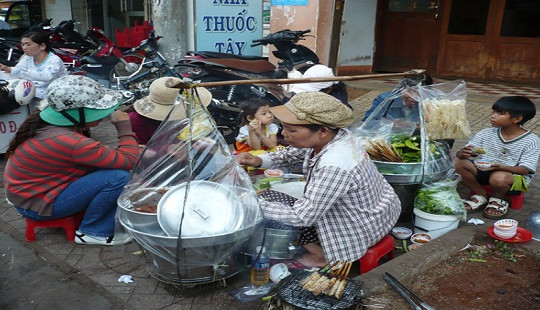 Hà Nội tăng cường kiểm tra ATTP thức ăn đường phố