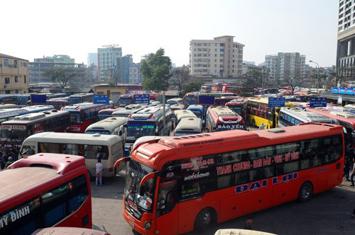 Nghỉ lễ 30/4: Giảm giá vé tàu, “cháy” xe tự lái