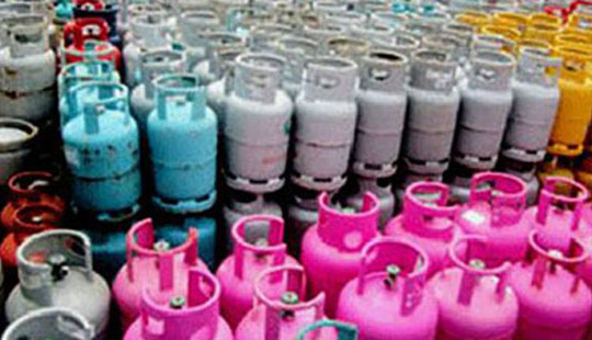 Giá gas bán lẻ tăng 5.500 đồng/bình 12 kg