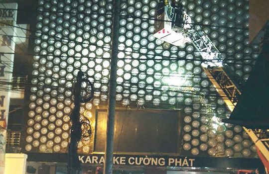 Quảng Ngãi: Quán karaoke lớn nhất tỉnh bốc cháy, nhiều người bị mắc kẹt