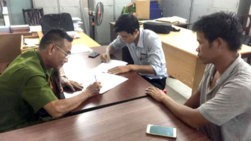 TP.HCM: Triệt phá băng nhóm dí roi điện cướp xe máy giữa ban ngày