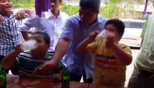 Trẻ em uống bia, rượu gây tổn thương não, rối loạn quá trình phát dục