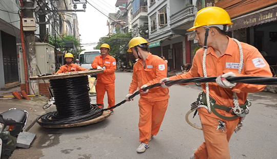 Điện mùa Hè ở Thủ đô - Cuộc đua với thời tiết