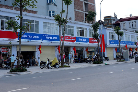 Sao lại “khóc thuê” cho sự luộm thuộm?