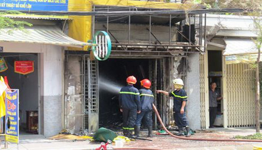 Nam thanh niên châm lửa tự sát tại cửa hàng gas