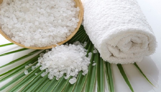Rước bệnh phụ khoa vào người khi rửa "vùng kín" bằng nước muối