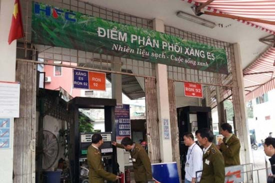 “Móc túi” khách hàng, “bộ sậu” cây xăng 436 Trần Khát Chân đút túi hàng tỷ đồng